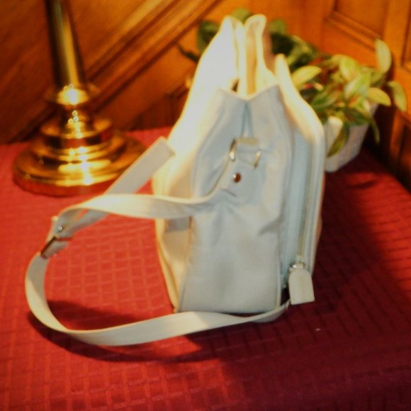 ~~~ CROSS BODY / SHOULDER Type Strap ~ HANDBAG with 3 Zippered Compartments - Picture 2 of 7
